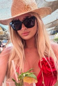 Alinna, independent image 582533