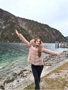 Kurba, independent image 582735