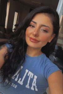 Cigdem, independent image 582778