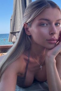 Alina, independent image 585275