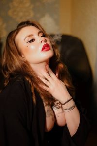 Julia, independent image 585923