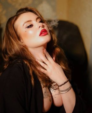 Julia, independent image 585923