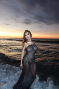 Christina, independent image 588121