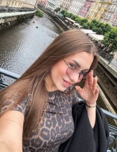 Violetta, agency Miracle image 588233