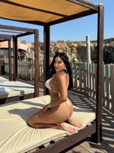 Laura, independent image 588741