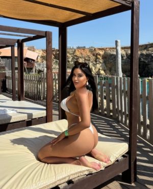 Laura, independent image 588741