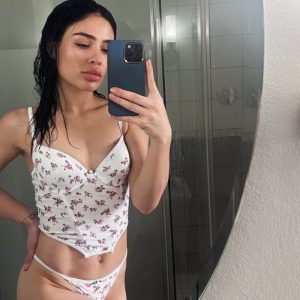 Miss Coco, independent image 589474