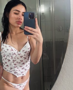 Miss Coco, independent image 589474