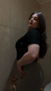 Bella, independent image 589930