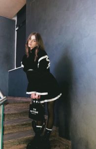 Julia, independent image 591486