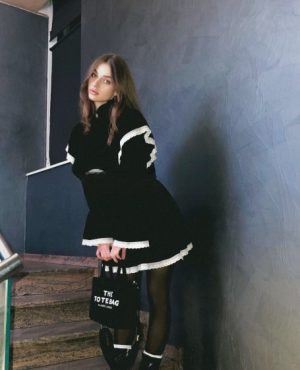 Julia, independent image 591486