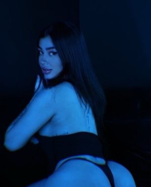 Fernanda & Luana “duo with girl”, independent image 592007