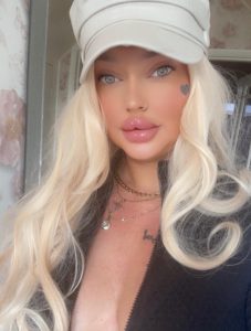 Hollie English Blonde Escort image 592097