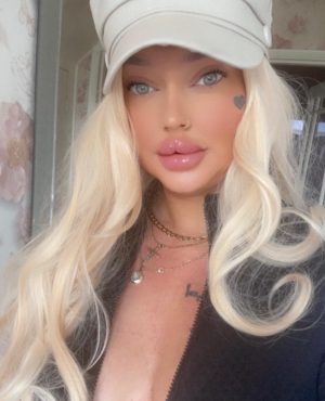 Hollie English Blonde Escort image 592097