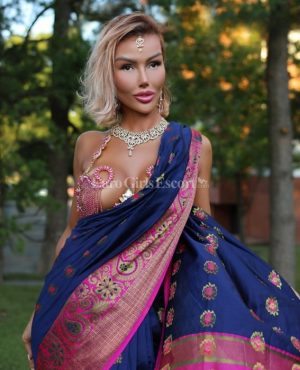 Ms V, independent image 592126