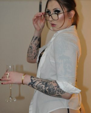 Bettie Page | Brunette Bloom | in Canberra, photo 3